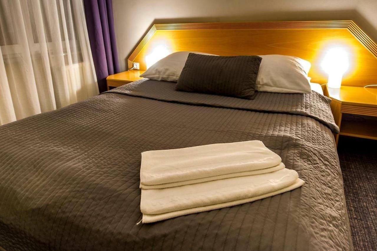 Wawrzkowizna Hotel Rząsawa Eksteriør billede